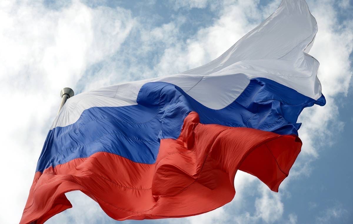 Глава Минпросвещения Сергей Кравцов назвал церемонию поднятия флага «элементом школьной жизни»